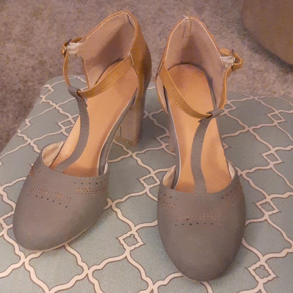 Elegant Gray and Tan Women's Heels